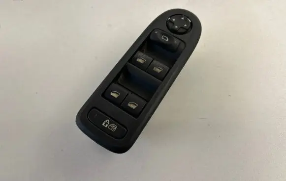 Peugeot 508 Electric window control switch 96662118zd