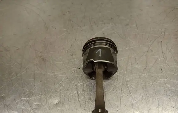 Hyundai Santa Fe Piston with connecting rod A10B