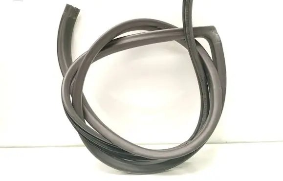 Suzuki Grand Vitara II Front door rubber seal 060617
