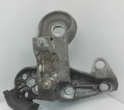 Audi A6 S6 C5 4B Engine mounting bracket 8E0199352D