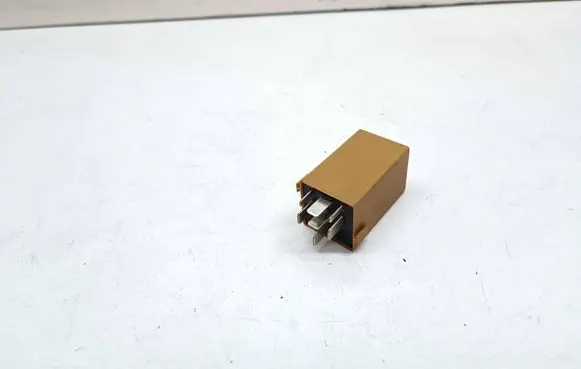 BMW 5 E60 E61 Window wiper relay 8384505 61368384505