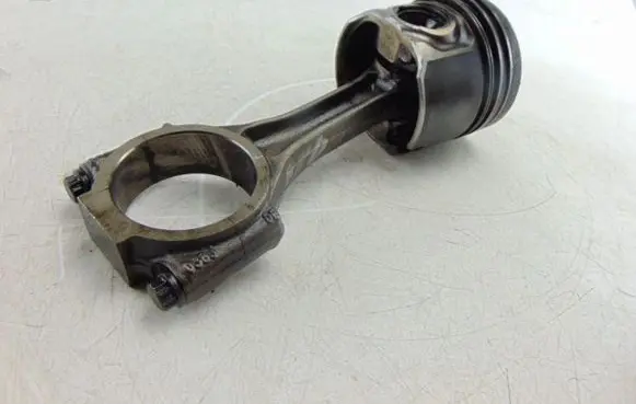 Volkswagen Polo VI Piston 