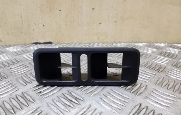 Skoda Yeti (5L) Front door window switch trim 5L0867171