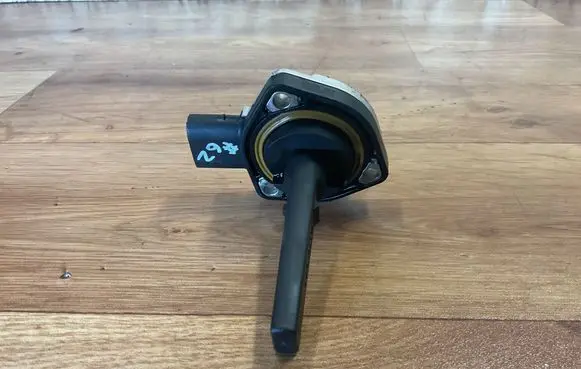 BMW 5 E60 E61 Oil level dip stick 7543091