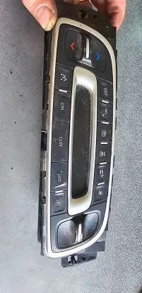 Renault Megane III Climate control unit 275100007R T1001986V