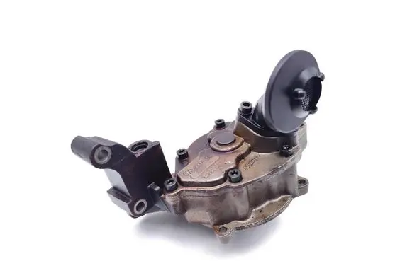 Volkswagen Golf V Oil pump 03C115121C 03C115251M
