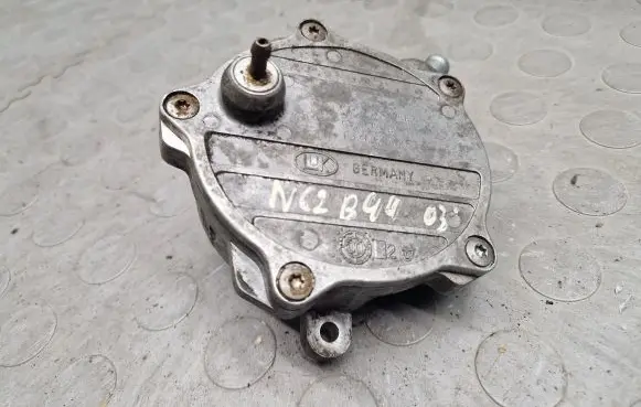 BMW 7 E65 E66 Vacuum pump 7507263