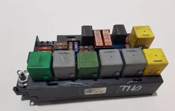 Mercedes-Benz ML W164 Fuse box set 1645400672GGT A1645400672