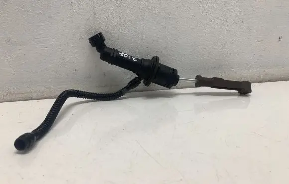 Dacia Sandero Clutch master cylinder 306104118R 3087C