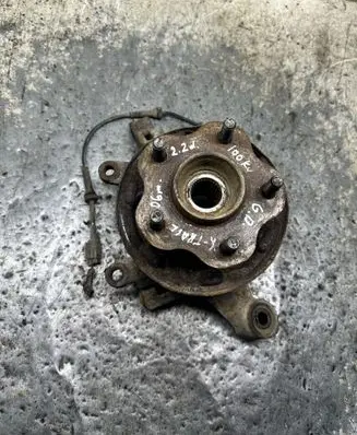 Nissan X-Trail T30 Rear wheel hub
