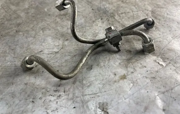 Toyota Corolla Verso AR10 Fuel injector supply line/pipe 
