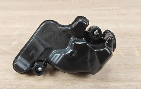 BMW 4 G22 G23 G24 G26 Vacuum air tank 8581292