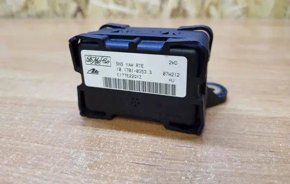 Volvo S40 ESP acceleration yaw rate sensor 10170103533 CL77E220YZ 07W212