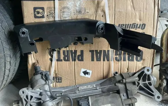 Jeep Grand Cherokee Headlight/headlamp mounting bracket