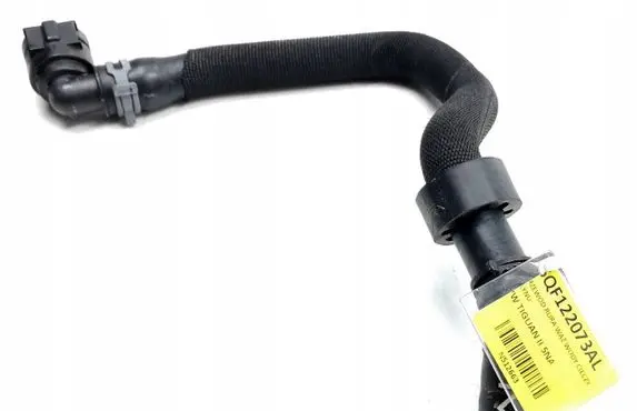Engine coolant pipe/hose