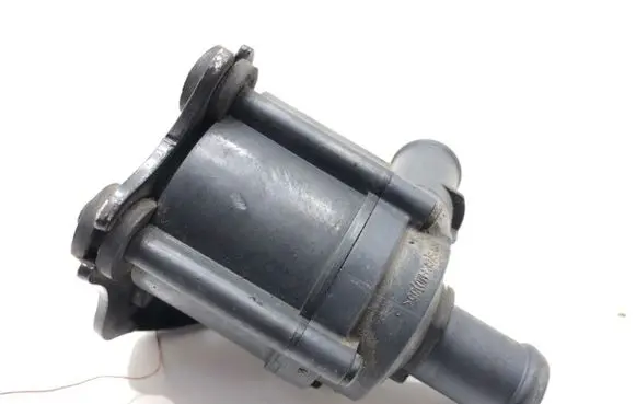 Skoda Octavia Mk3 (5E) Oil filter mounting bracket 5Q0121599Q