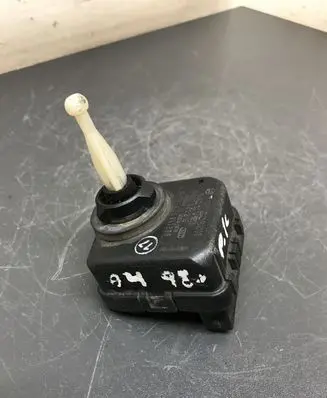 Audi A4 S4 B5 8D Headlight level adjustment motor 0307852315