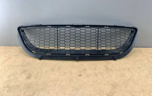 BMW 3 E90 E91 Front bumper lower grill 8047365 51118047365 7897759