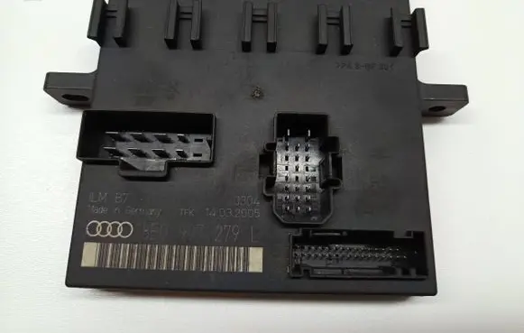 Audi A4 S4 B7 8E 8H Comfort/convenience module 8E0907279L