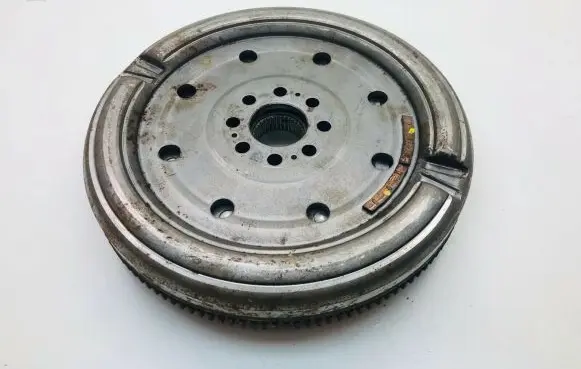 Volkswagen PASSAT CC Dual mass flywheel 06J105266D