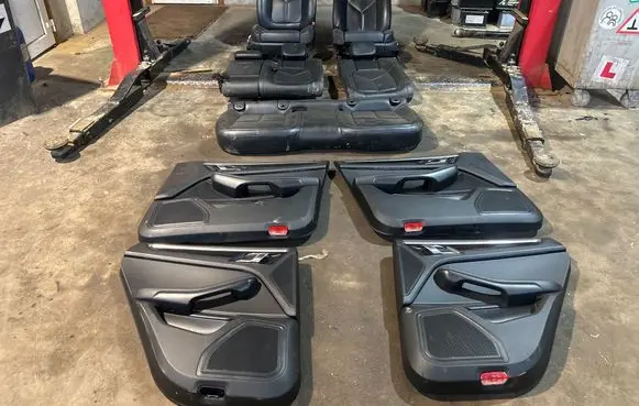 Porsche Macan (95B) Seat set 