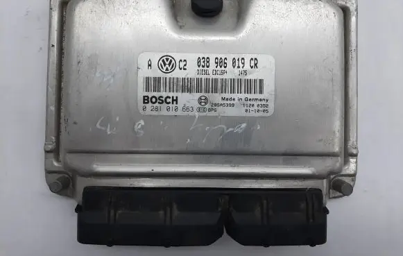 Volkswagen Golf IV Engine control unit/module 038906019CR 0281010663