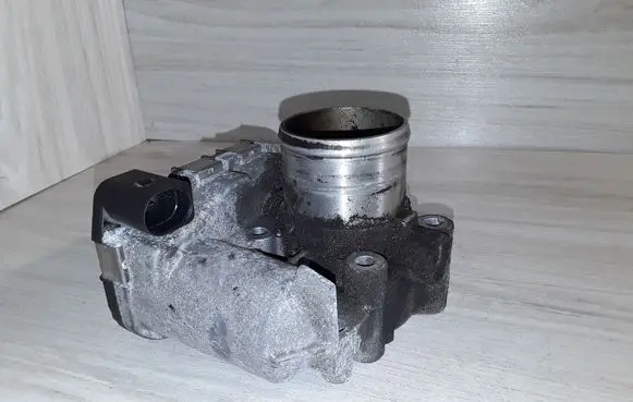 Renault Laguna III Throttle valve 8200330812 8200330810E