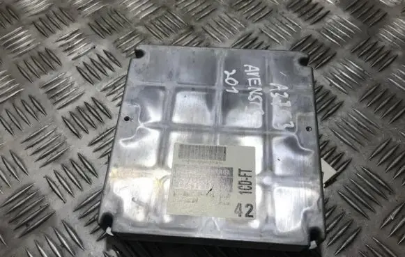 Toyota Avensis T220 Engine control unit/module 8966105420 89661-05420