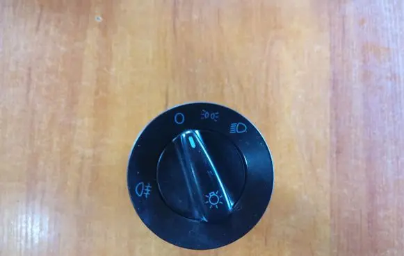 Volkswagen Golf IV Light switch 1C0941531