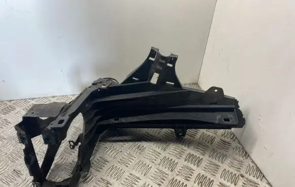 Headlight/headlamp mounting bracket