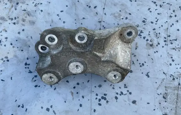 Opel Astra K Gearbox mounting bracket 42496573