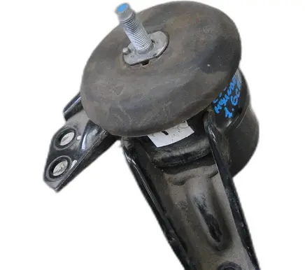 Engine mount vacuum valve