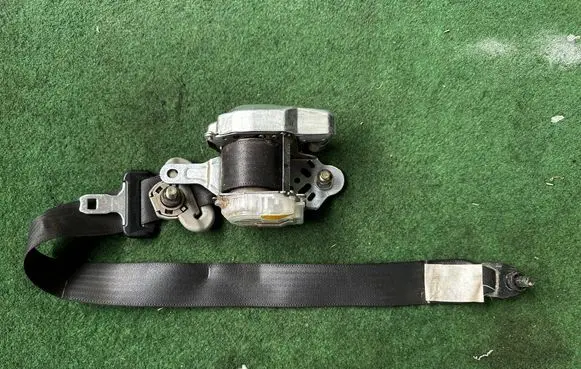 Citroen C1 Front seatbelt L153004
