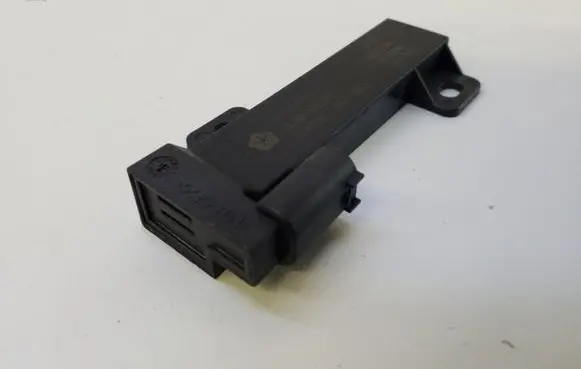 Chrysler Pacifica Aerial antenna amplifier 68051315AB 04749301AB
