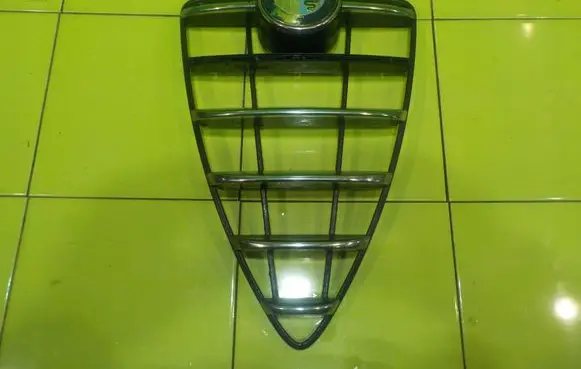 Alfa Romeo Mito Front bumper upper radiator grill 156078532