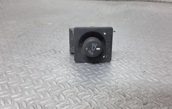 Land Rover Freelander Wing mirror switch YUH100270