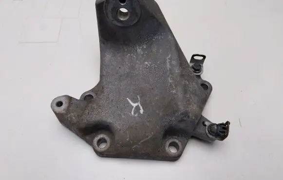 Lexus IS 220D-250-350 Engine mounting bracket