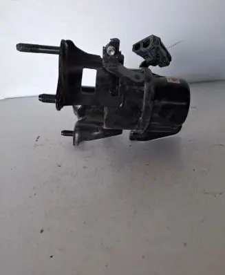 Lexus ES 250 - 300 - 330 Engine mount bracket J7040055