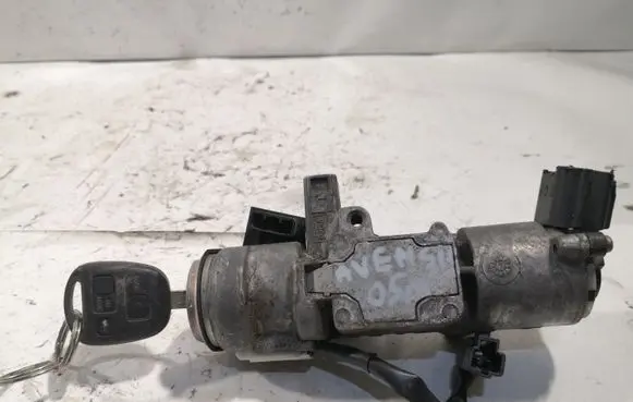 Toyota Avensis T250 Ignition lock 05015178 736861A