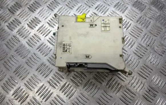 Lexus IS 220D-250-350 Fuse module 8273053020 6A200696 9519