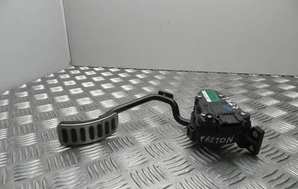 Volkswagen Phaeton Accelerator throttle pedal 3D2723503C T1627