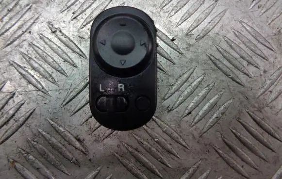 Chevrolet Lacetti Wing mirror switch