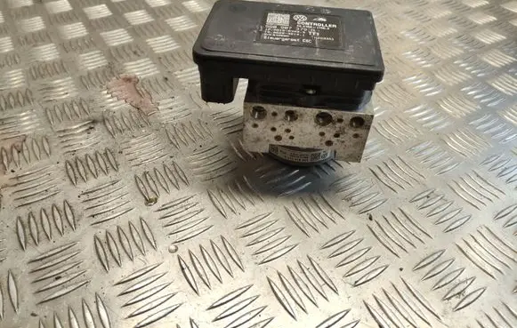 Volkswagen Golf VII ABS Pump 5Q0907379H 5Q0614517G