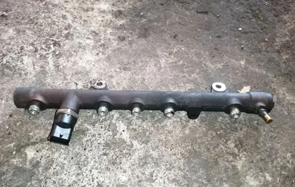 Renault Trafic II (X83) Fuel main line pipe 0281002720