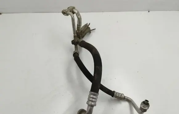 Opel Insignia A Air conditioning (A/C) pipe/hose 13220107