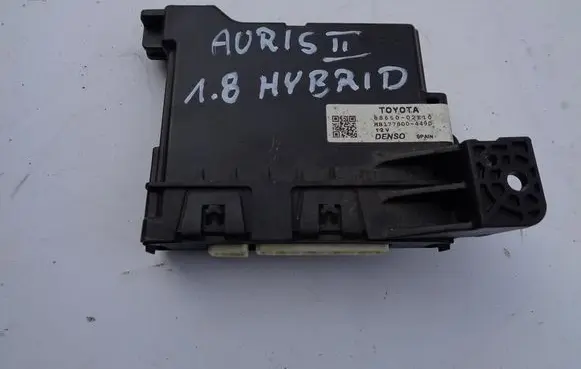 Toyota Auris E180 Climate control unit 8865002E10