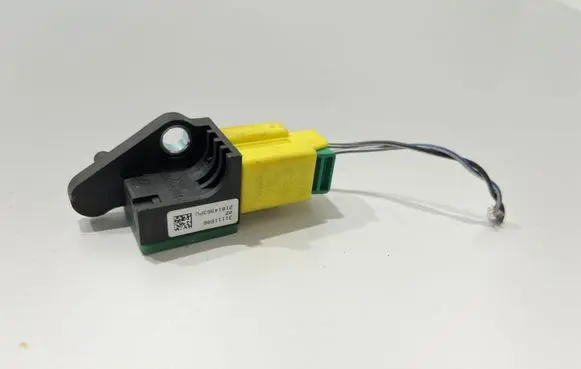 Volkswagen PASSAT B7 Airbag deployment crash/impact sensor 8K0973323s 323S 0611