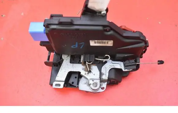 Volkswagen Cross Touran I Front door lock 3D1837015AB