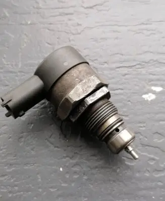 Volvo S80 Fuel pressure regulator 30777576