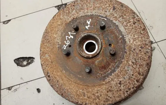 Suzuki Grand Vitara II Rear wheel hub spindle/knuckle 